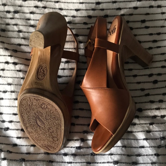 Sofft light brown wedges size 8.5 - Picture 3 of 3
